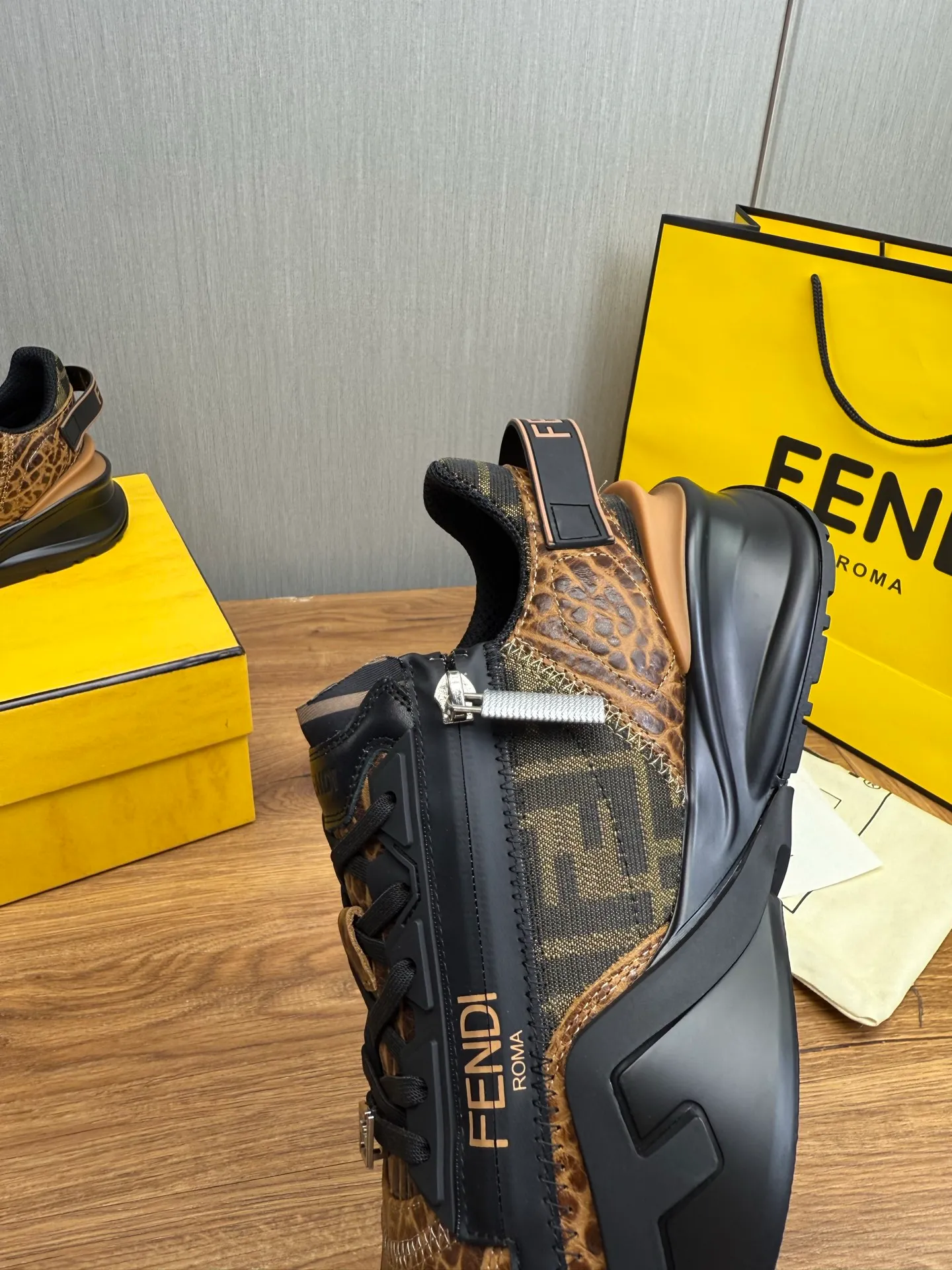 Men's men's shoes 💰620💰 Fendi [Fendi] hot style is on the market 🔥Fashionable casual men's shoes 🔱 Made of original brand fly-knit fabric. Original cowhide + breathable mesh lining + sheepskin feet, perfect shape, top quality, you deserve it 🔜Original rubber outsole, ultra-light, non-slip and wear-resistant 👣 Standard size 38-44